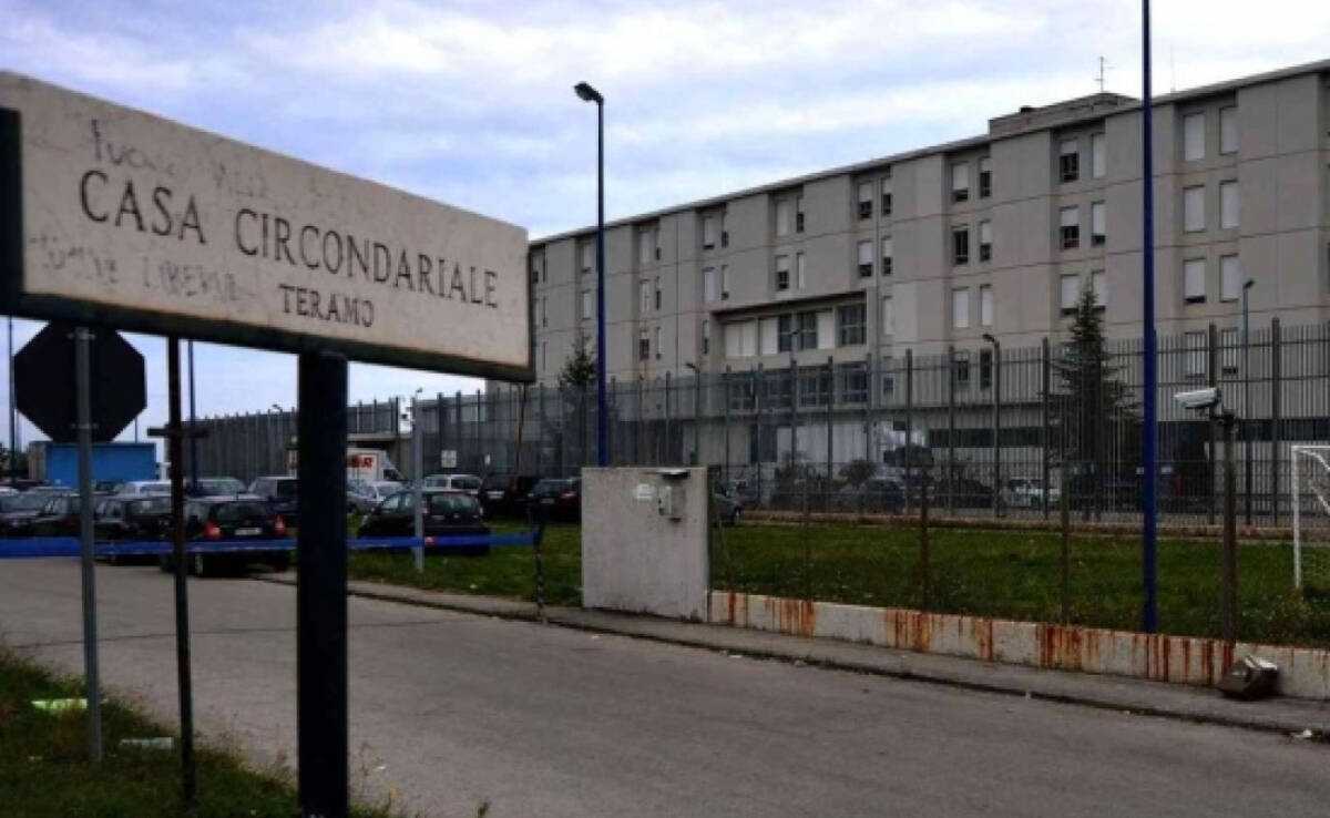 Aggressione A Teramo2C Due Dete