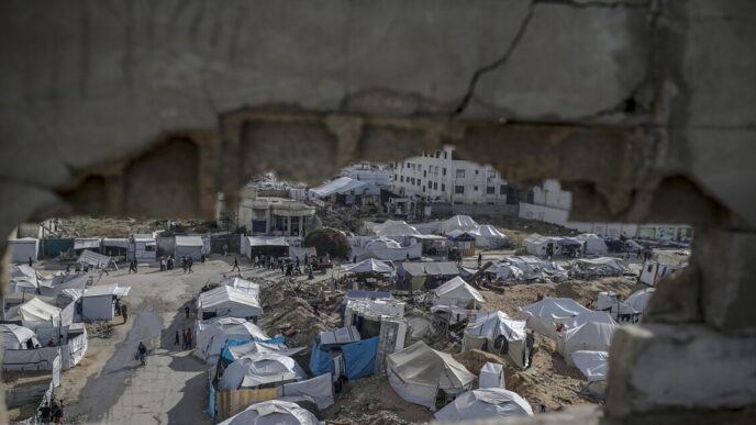 Almeno 12 Palestinesi Uccisi I