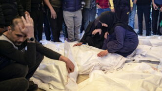Almeno 17 Palestinesi Uccisi I