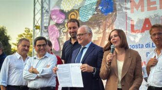 Apostolos Tzitzikostas Elogia
