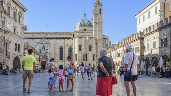 Ascoli Tra Cambiamenti Sociali