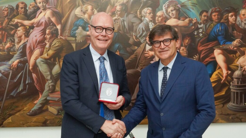 Assegnato A John Francis Mccou
