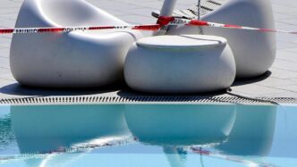Bambino Annegato In Piscina Se