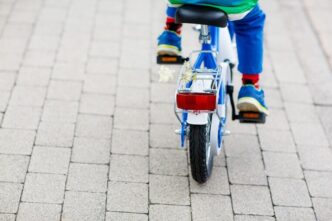 Bambino Di 8 Anni In Gravi Con