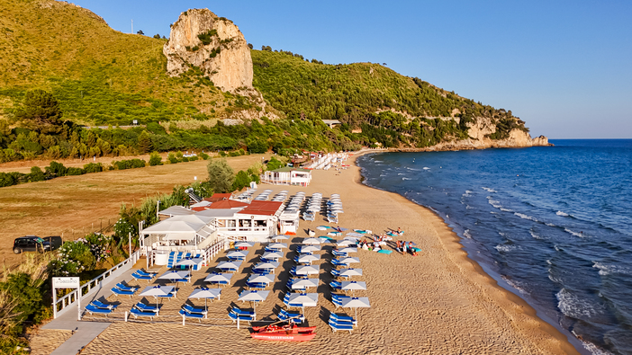 Bazzano Beach A Sperlonga2C Tra