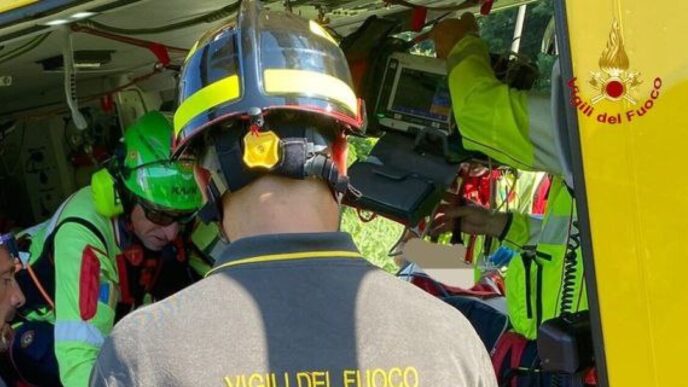 Biker Cade Dopo Salto Di 3 Met