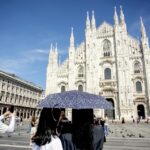 Caldo A Milano: 32 Gradi Attorno Al Duomo Ma I Turisti Continuano A Salire Alle Terrazze Nonostante L’afa