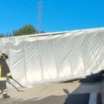 Camion Carico Di Sabbia Si Ribalta Sull’a1 Vicino A Reggio Emilia Causando Rallentamenti E Chiusure Temporanee