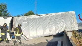 Camion Carico Di Sabbia Si Rib