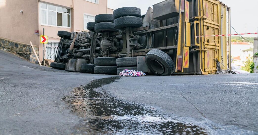 Camion Carico Di Terra Finisce