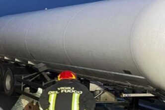 Camion Cisterna Si Ribalta A S