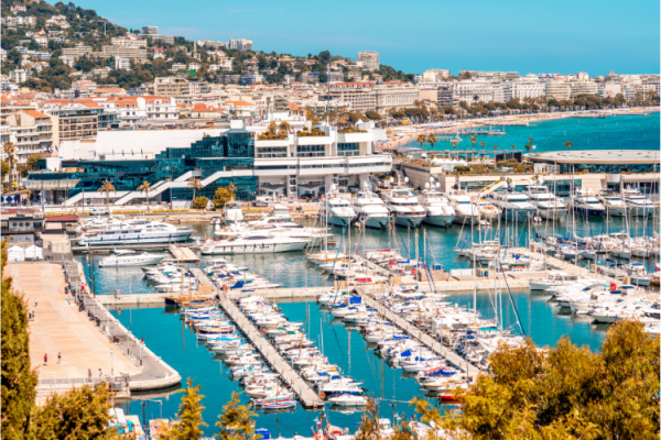 Cannes Riduce Le28099Ingresso Delle
