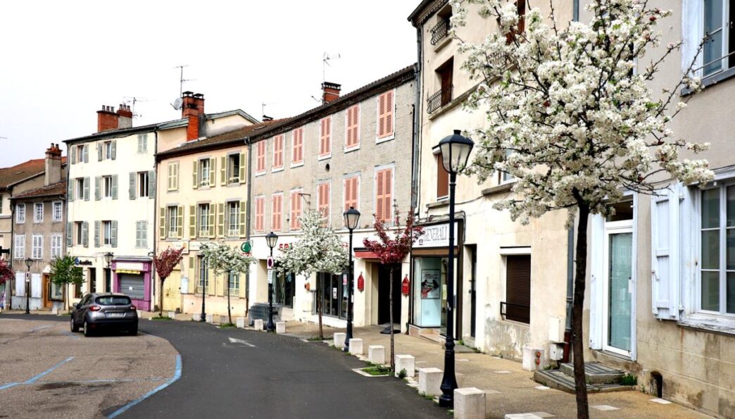 Case A 1 Euro Ad Ambert2C Borgo