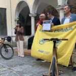 Castel Di Sangro E Comuni Abruzzesi Premiati Per L’impegno Nella Mobilità Ciclabile Con Le Bandiere Gialle