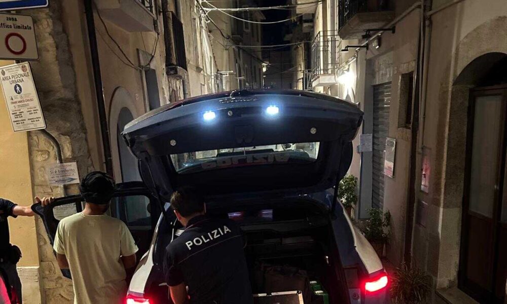 Controlli Della Polizia A Fond
