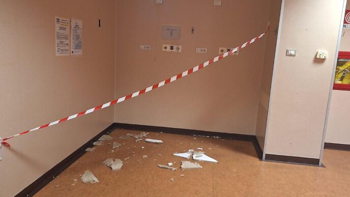 Crollo Del Controsoffitto Al P