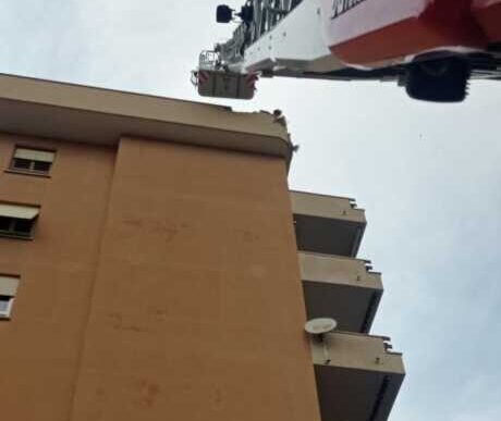 Danni A Palazzina Tra Via Volt