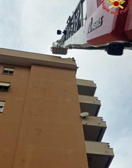 Danni A Palazzina Tra Via Volt