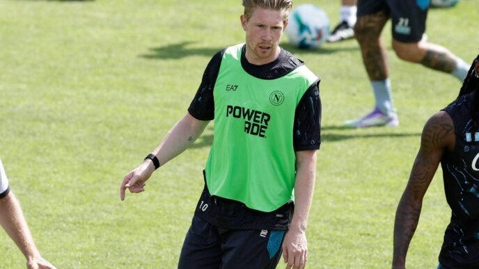 De Bruyne Si Presenta A Napoli