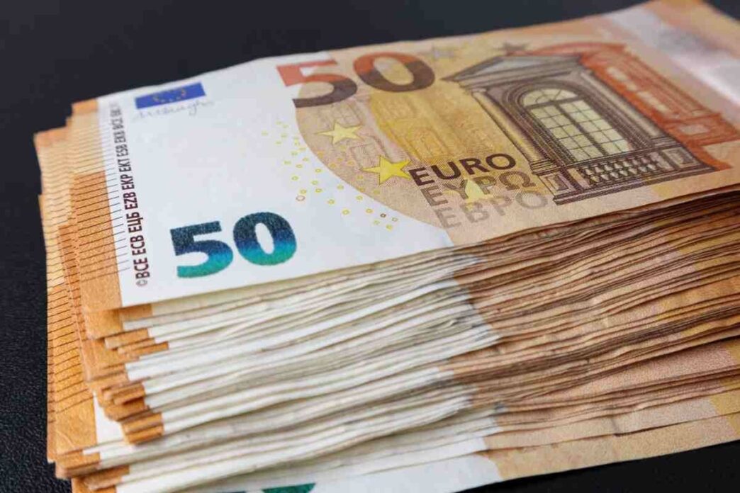 Denaro Contante Nascosto In Au