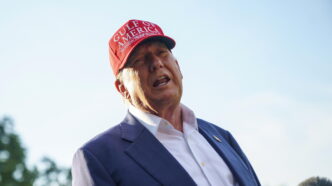 Donald Trump Annuncia Le28099Invio