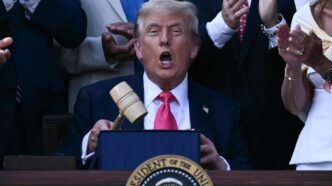 Donald Trump Rilancia Le Lette
