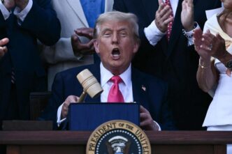 Donald Trump Rilancia Le Lette