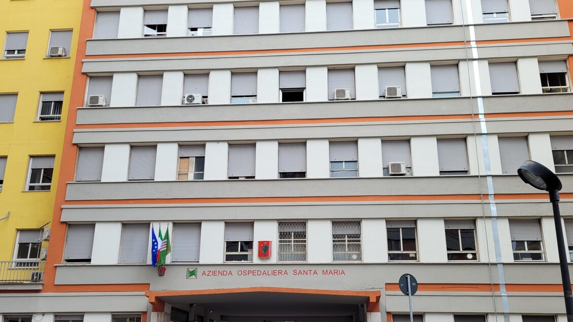 Donna Incinta Precipita Dal Se