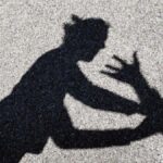 Donna Stuprata A Turno Dopo Essere Stata Costretta A Bere: Fuga Quando I Due Aggressori Si Addormentano