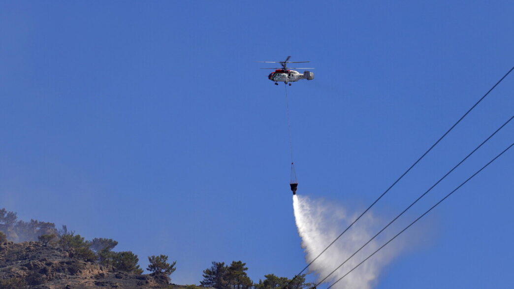 Due Elicotteri Antincendio Al