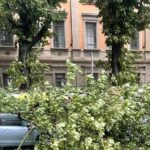 Due Operai Feriti Nel Tentativo Di Mettere In Sicurezza Le Strade Di Milano Dopo Il Nubifragio