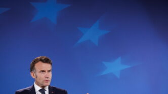 Emmanuel Macron Chiama Vladimi