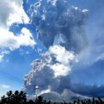Eruzione Potente Del Vulcano Lewotobi Laki-Laki Scatena Flussi Piroclastici E Minaccia L’indonesia Orientale