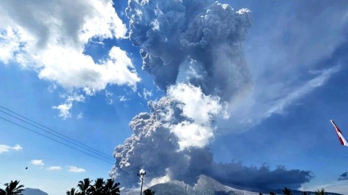 Eruzione Potente Del Vulcano L