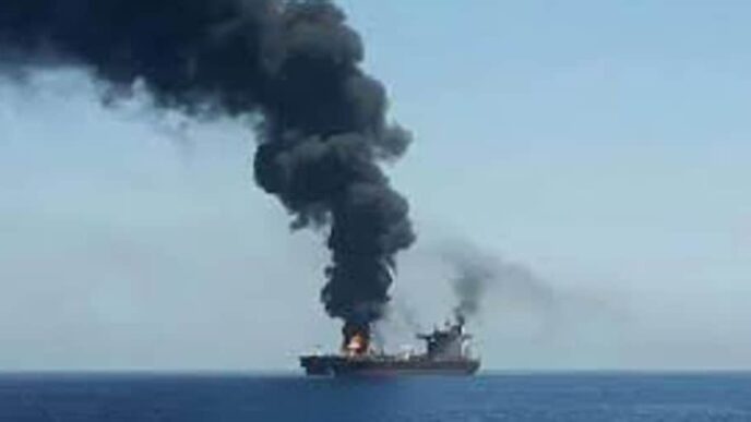 Esplosione Di Una Petroliera C