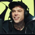 Fedez Contro L’attivista Di Ultima Generazione Sui Voli Privati: “Lo Fate Solo Per Rompere I Coglioni”