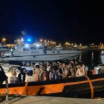 Fermato Uomo Iraniano Indiziato Di Essere Scafista Dello Sbarco Di 73 Migranti A Crotone