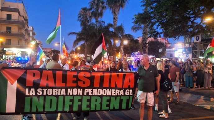 Fiaccolata Per La Pace In Pale