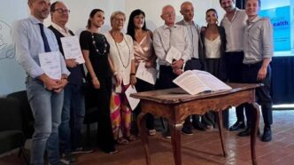 Firmata La Carta People In Hea
