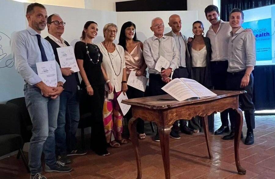 Firmata La Carta People In Hea