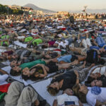 Flash Mob A Napoli Per Gaza: Corpi Distesi Per Ricordare Le Vittime Del Conflitto