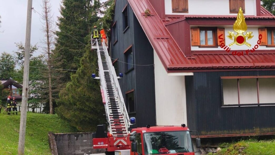 Forti Piogge E Vento Causano D