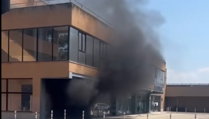 Fumo Nero Sopra Piazza Dei Ber