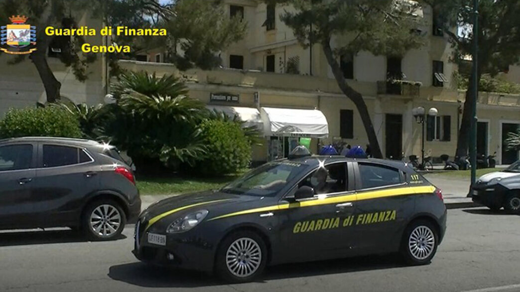 Genova2C La Guardia Di Finanza