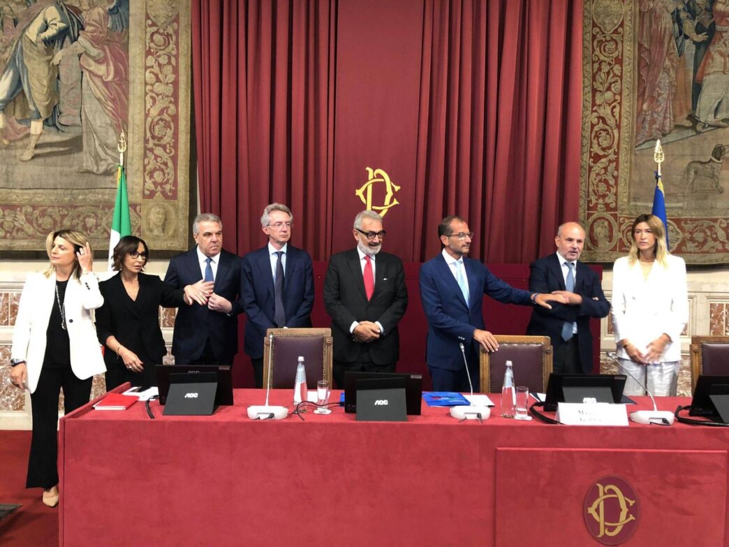 Il Governo Presenta Il Testo U