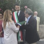 Il Lions Club Dona Le Bandiere Tricolore E Ue All’ospedale Padre Pio Di Bracciano Come Segno Di Sostegno Al Territorio