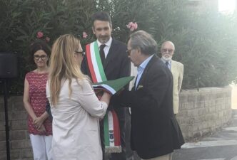 Il Lions Club Dona Le Bandiere
