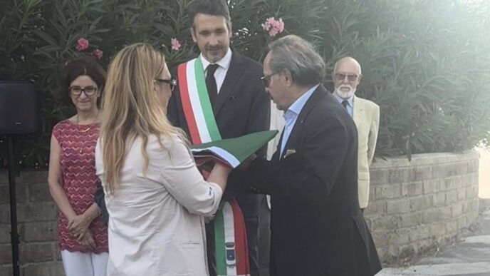Il Lions Club Dona Le Bandiere