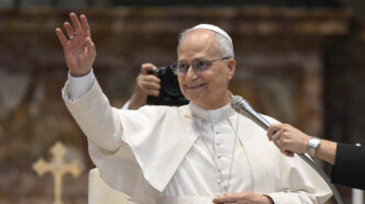 Il Papa Arriva A Piazza San Pi