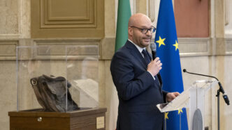 Il Presidente Della Camera Lor